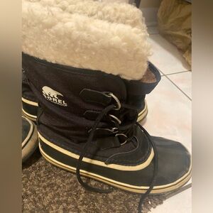 Sorel Black Lace Up Boots with Cream Fleece